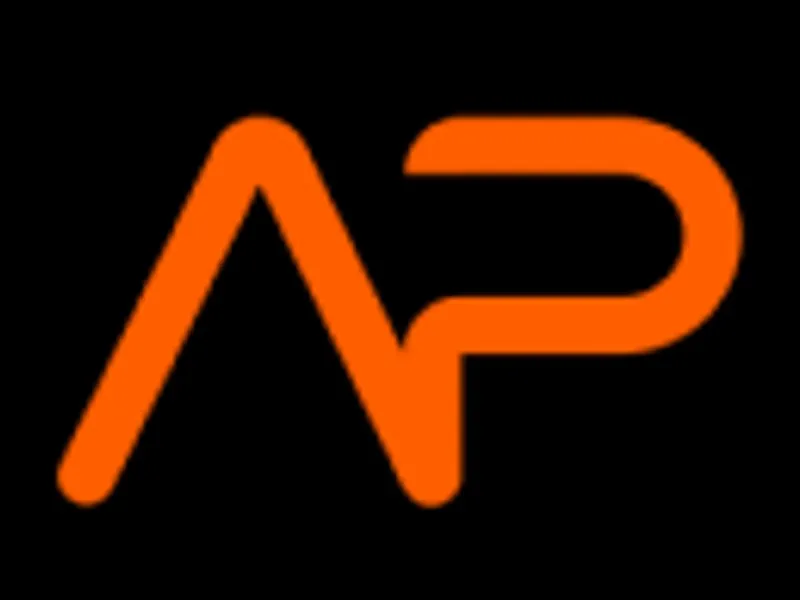 Cầu thủ bóng rổ thực hiện cú úp rổ, sàn đấu, rr88